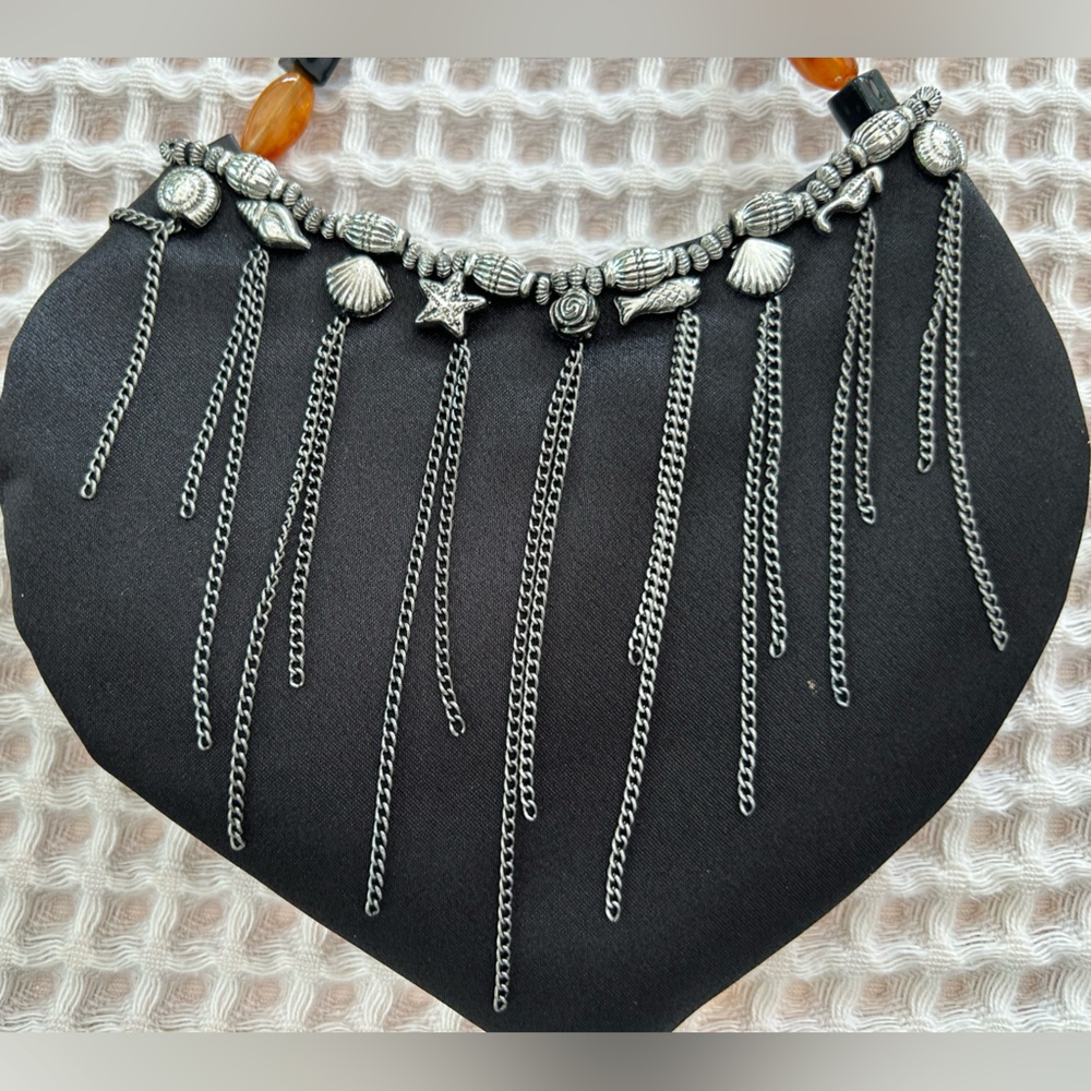 Elegant Black Heart-shaped Mini Bag with Silver and Bead Accents, Handle, Tassel - Picture 3 of 8